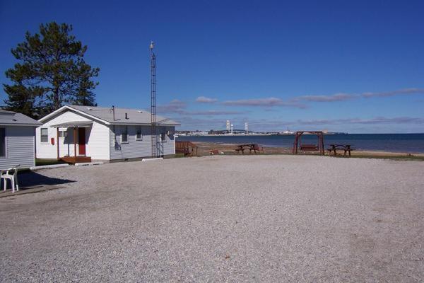 Bells Melody Motel Mackinaw City Exterior photo