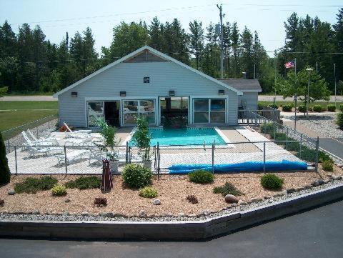 Bells Melody Motel Mackinaw City Exterior photo